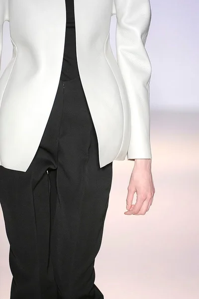 Look 60